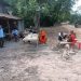 ពលរដ្ឋ និងព្រះសង្ឃរៃអង្គាសប្រាក់ជួសជុលផ្លូវភូមិមួយខ្សែដោយសារឃុំមិនមានថវិកា