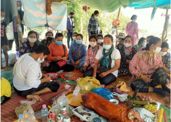ពលរដ្ឋមានជម្លោះដីធ្លីនៅខេត្តកណ្ដាលធ្វើពិធីសាសនាបួងសួងឱ្យមានដំណោះស្រាយ