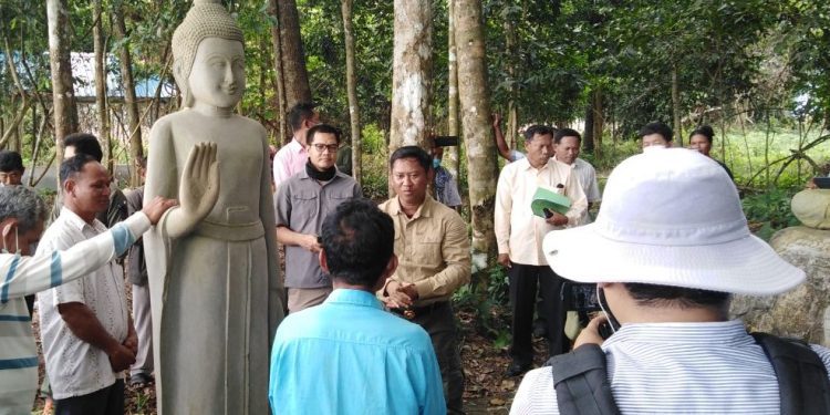អភិបាលខេត្ដកំពង់ស្ពឺសន្យានៅមុខព្រះថា នឹងមិនឲ្យមានការកាប់បំផ្លាញព្រៃឈើក្នុងសហគមន៍ឧត្តមស្រែពស់ទៀតឡើយ