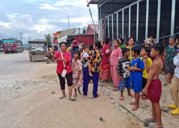 សកម្មជន​បឹងតាមោក​តស៊ូ​ទាមទារ​រក​ដំណោះ​ស្រាយ​បញ្ហា​ដីធ្លី​ទោះ​ប្រឈម​សុវត្ថិភាព​រាងកាយ