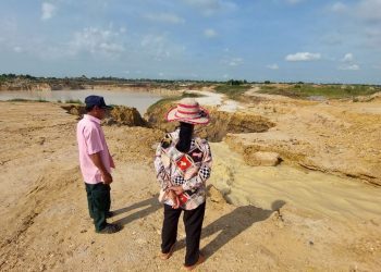 ពលរដ្ឋ​៥​ភូមិ​ក្នុង​ស្រុក​កណ្ដាលស្ទឹង​ផ្ទុះ​ការ​តវ៉ា​ទាមទារ​​យក​​បឹង​​ធម្មជាតិ​​មក​​គ្រប់​គ្រង​​វិញ