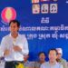 ស្ថាបនិកគណបក្សកម្លាំងជាតិលោក ស៊ុន ចន្ធី នៅក្នុងពិធីសំណេះសំណាលជាមួយគណៈកម្មាធិការប្រតិបត្តិខេត្ដ ក្រុង ស្រុក ឃុំសង្កាត់ កាលពីថ្ងៃទី៦ ខែធ្នូ ឆ្នាំ២០២៣។ (រូបភាពពីផេកគណបក្សកម្លាំជាតិ)