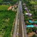 ទិដ្ឋភាពភូមិជនបទអន្លង់ជ្រៃ នៃស្រុកពញាក្រែក ខេត្តត្បូងឃ្មុំ ដែលនៅជិតខ្សែបន្ទាត់ព្រំដែនកម្ពុជា-វៀតណាម។ (ហ្វេសប៊ុក លោកនាយករដ្ឋមន្ត្រី ហ៊ុន ម៉ាណែត)