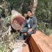 លោក សឿ សុជា អ្នកសារព័ត៌មានHPN News ចុះយកព័ត៌មាននៅទីតាំងគេកាប់ព្រៃទន្រ្ទានយកដីធ្វើកម្មសិទ្ធិស្ថិតនៅក្នុងដែនជម្រកសត្វព្រៃព្រៃឡង់ខេត្ដកំពង់ធំ កាលពីថ្ងៃទី៥ ខែកុម្ភៈ ឆ្នាំ២០២៤។ (រូបភាព សឿ សុជា)