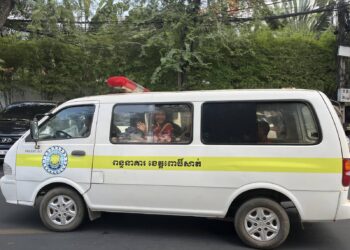 សាច់ញាតិ និងសង្គមស៊ីវិល ​ស្នើតុលាការកំពូល​ដោះលែងសកម្មជន​​ចលនាមាតាធម្មជាតិ​​ឱ្យនៅក្រៅ​​ឃុំ