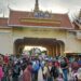 ទិដ្ឋភាពពលករខ្មែរវិលត្រឡប់មកពីប្រទេសថៃវិញនៅច្រកអន្តរជាតិប៉ោយប៉ែត កាលពីថ្ងៃទី២៤ ខែកក្កដា ឆ្នាំ២០២៥។ (ផ្តល់ឱ្យ)